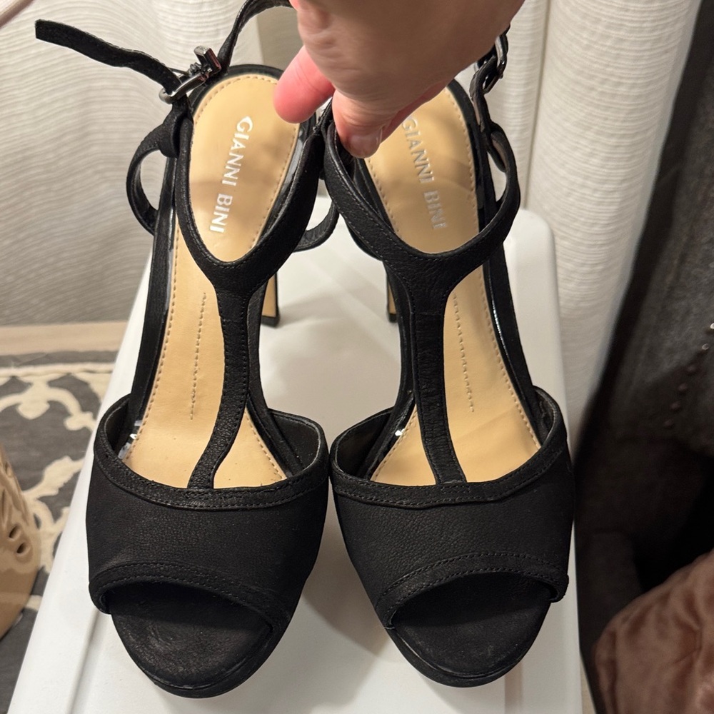 Gianni Bini Black Strappy 4” Heels with platform (size 8 M)